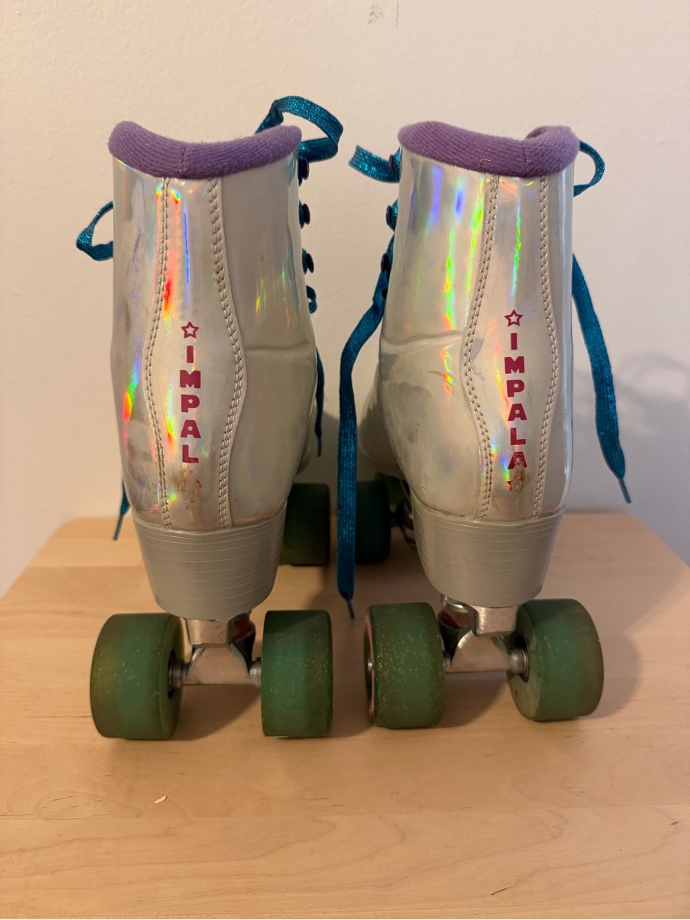 Impala Holographic Roller Skates with Teal Laces - Picture 4 of 6